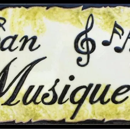 Musiquem Amb Piscina * Les Planes d'Hostoles